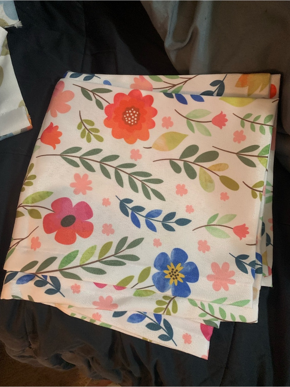 Floral Print Tablecloth in White with Multicolor Flowers